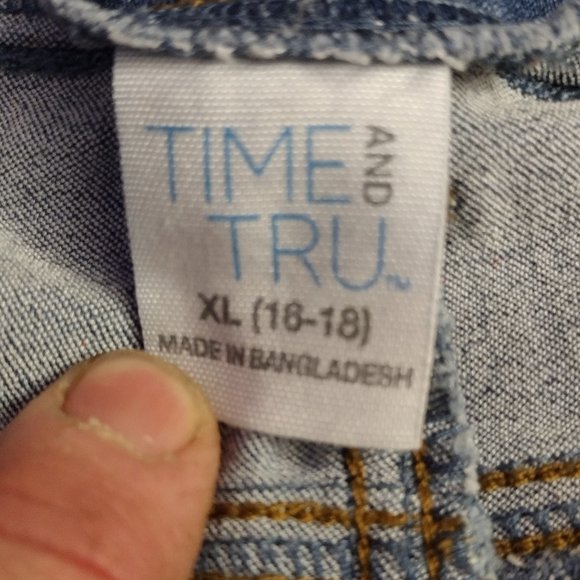 Time and Tru Size XL 16-18 blue jean cutoff shorts relaxed light wash - Picture 3 of 3